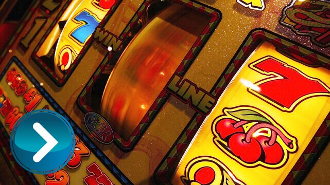 Slot Machine Reels Spinning, Blue Autoplay Button